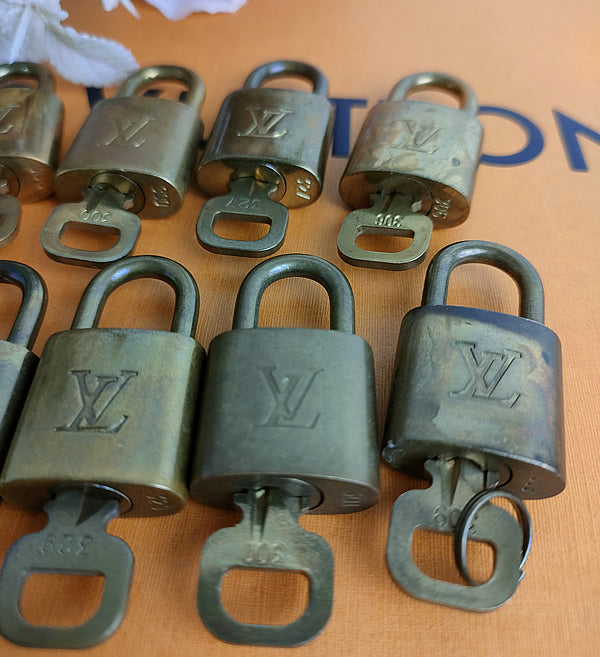 Louis Vuitton padlock set of 10 Cadena a008【USED】
