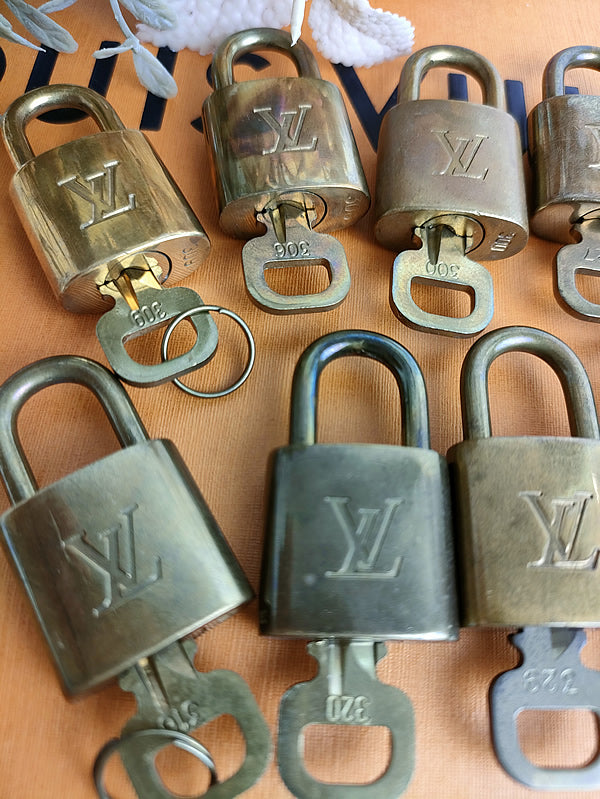 Louis Vuitton padlock set of 10 Cadena a008【USED】